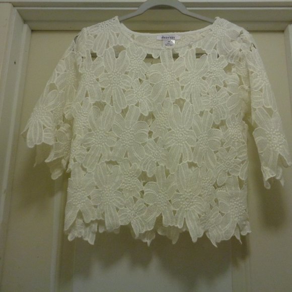 COQUETTE PRETTY GIRL DIZZY LIZZY BOHO CUTOUT FLOWERS PEEKA BOO PRETTY BLOUSE M - Picture 1 of 6